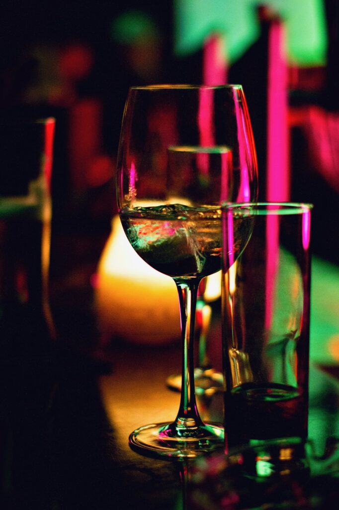 Die 6 Phasen der Alkoholsucht verstehen und überwinden